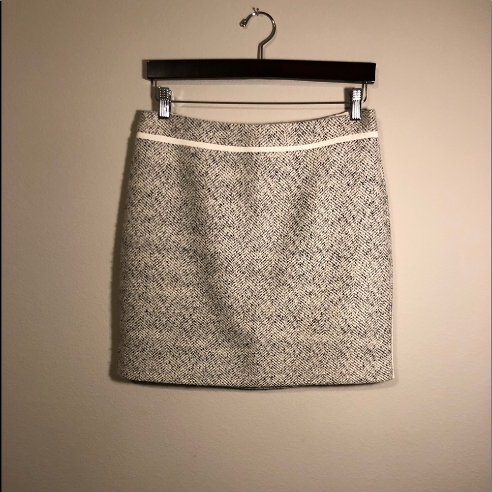 White House Black Market Grey & White Pencil Skirt - Size 8P - Picture 1 of 10
